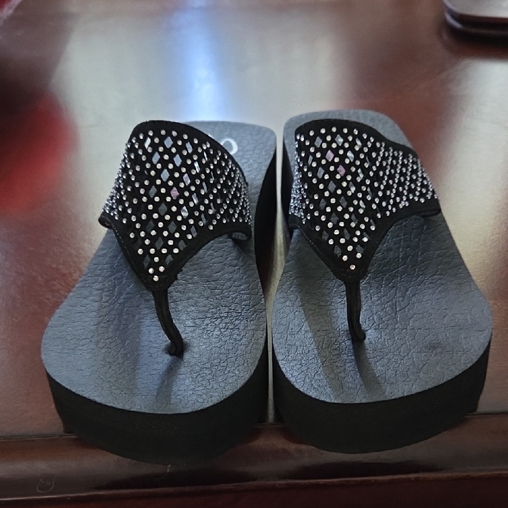Skechers Black Sandals with Edgy Design